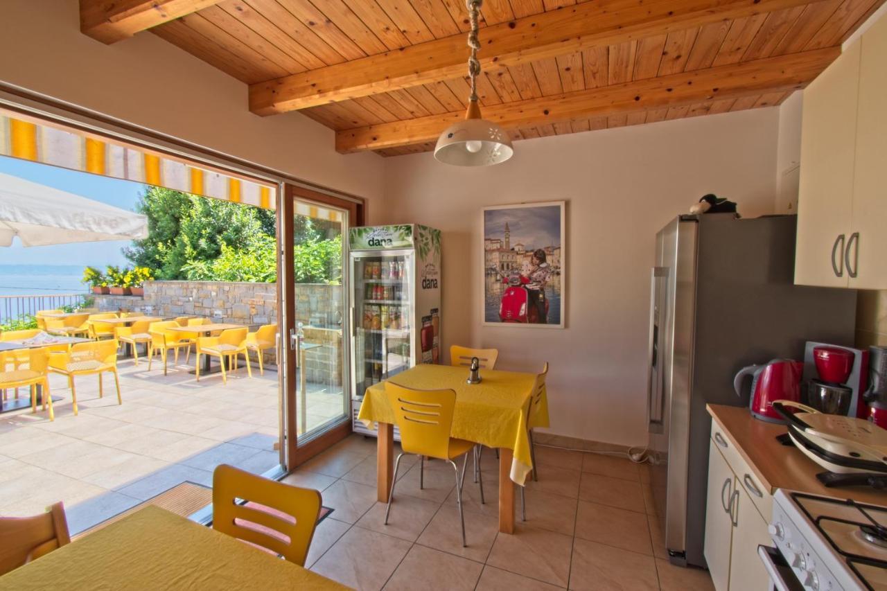 פיראן Sea View Guesthouse Opara מראה חיצוני תמונה