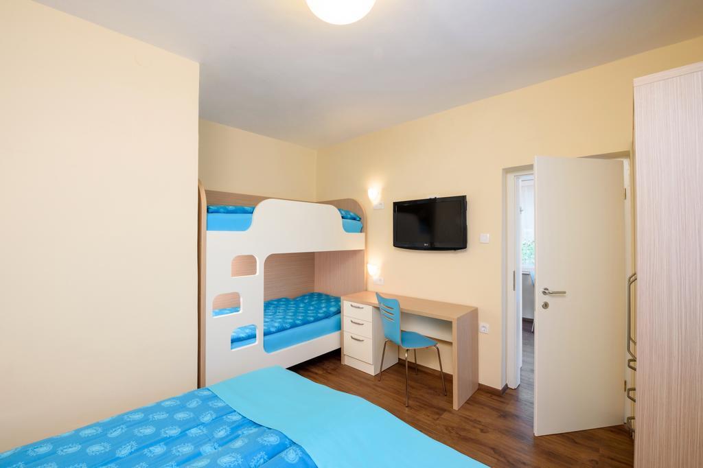 פיראן Sea View Guesthouse Opara מראה חיצוני תמונה